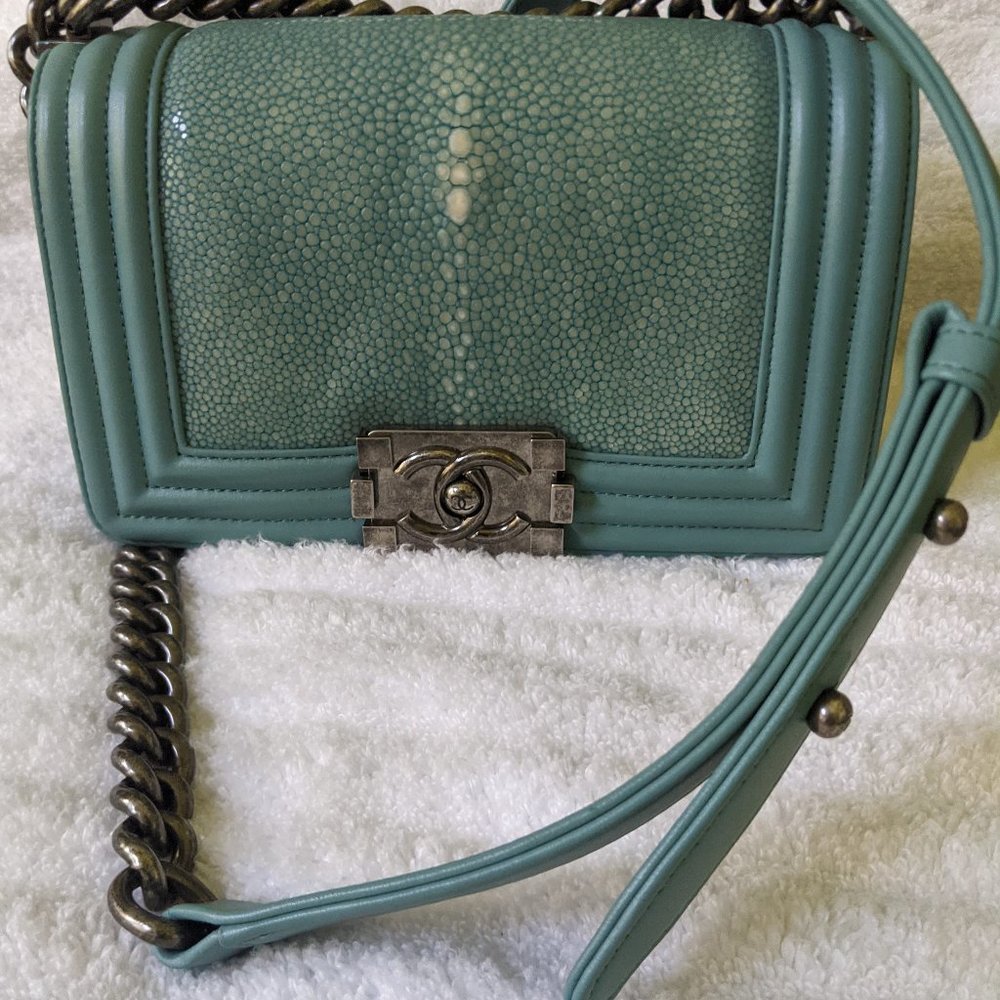CHANEL Stringray Crossbody Boy Bag